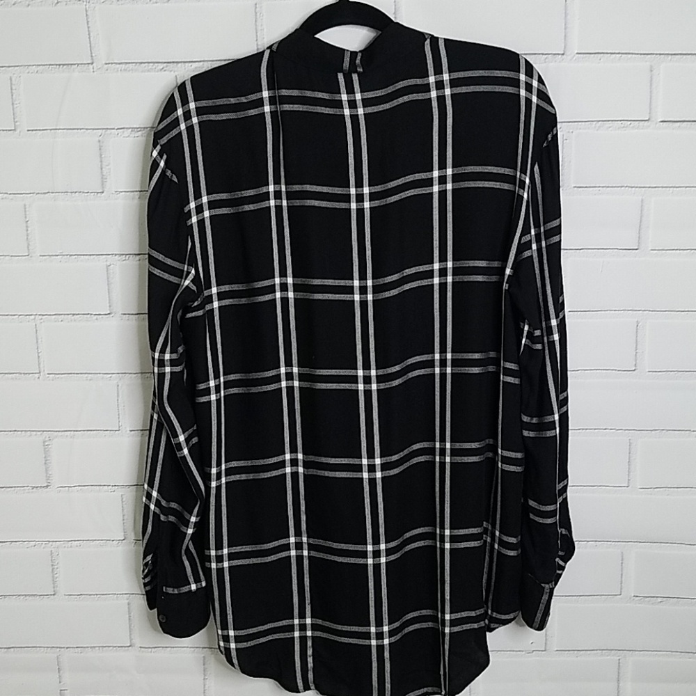 EXPRESS | BUTTON DOWN - image 3